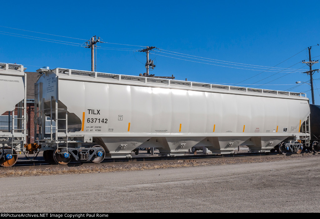 TILX 637142, 4-bay Center-Flow Covered Hopper NEW on the UPRR